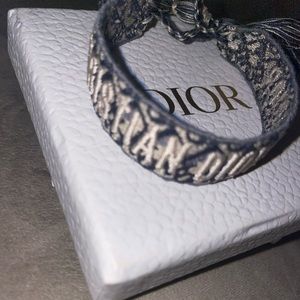 Brand new authenticated J'ADIOR BRACELET SET
Navy Blue Dior Oblique Cotton